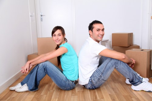 Packing and loading support for a smooth West Kensington relocation