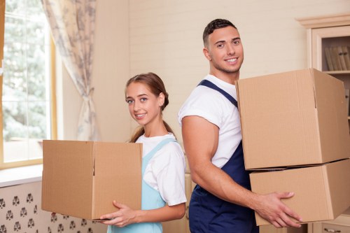 Last minute moving service supporting a fast relocation in West Kensington